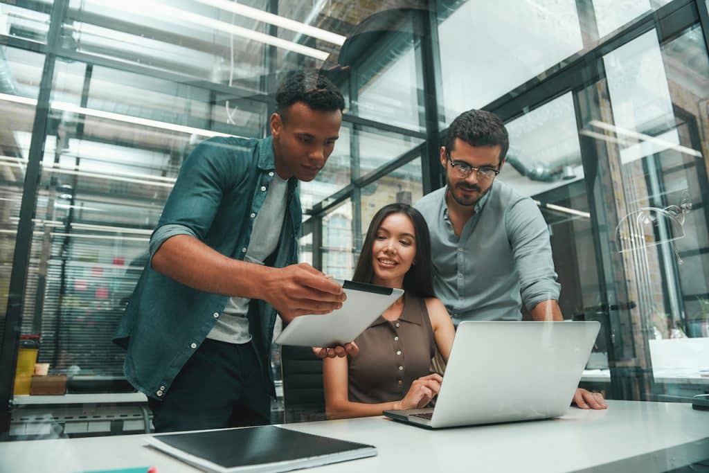 employees utilizing outsourced it services for their company project