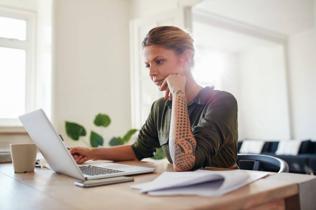 woman at desk at work receiving help from cloud infrastructure consultant